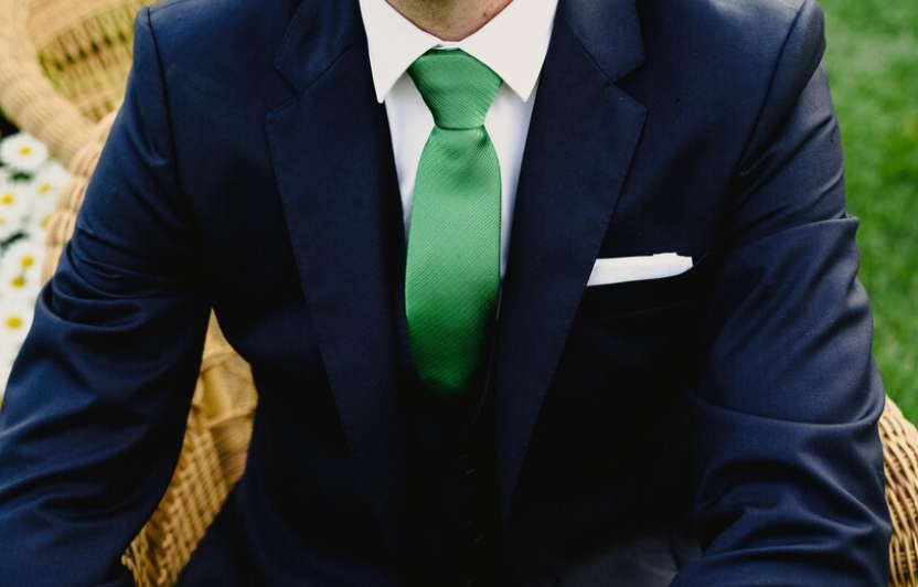 What does a green tie mean?